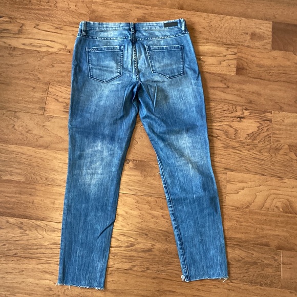 BLANK NYC rare embroidered distressed jeans with slit knees and frayed hems - Picture 11 of 12